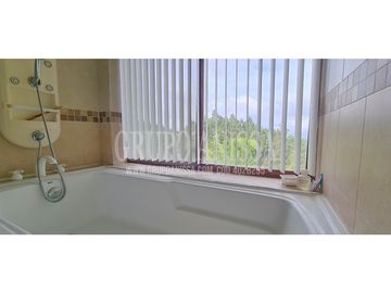 Se Vende Hermosa y Amplia Casa en Altos del Maria