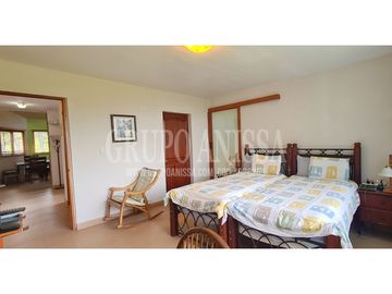 Se Vende Hermosa y Amplia Casa en Altos del Maria