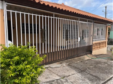 EL CRISOL / VILLA VERONICA / 215 M2 / CASA DE ESQUINA / 4HABITACIONES