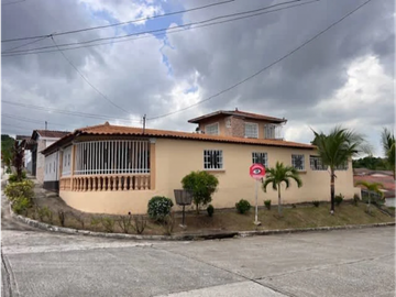 EL CRISOL / VILLA VERONICA / 215 M2 / CASA DE ESQUINA / 4HABITACIONES