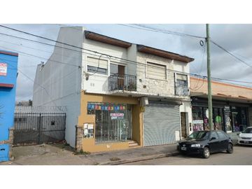 Departamento tipo P.H. 3 ambientes al frente con balcón.