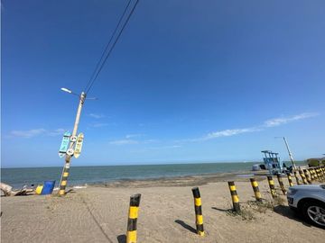 Apartamento de playa en venta, sector Playa Mendoza.