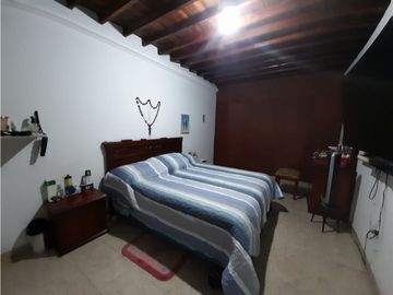 Casa de dos pisos en venta - Barrio Altamira Palmira Valle Colombia