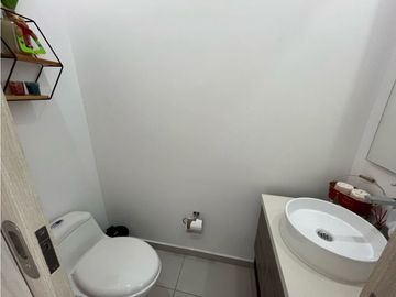 Encantador apartamento en venta, sector Clínica Portoazul.