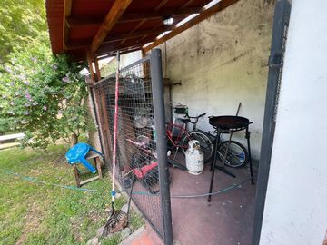 venta casa 4 ambientes con jardin  y cochera