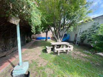 venta casa 4 ambientes con jardin  y cochera