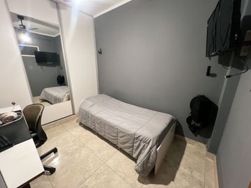 venta casa 4 ambientes con jardin  y cochera