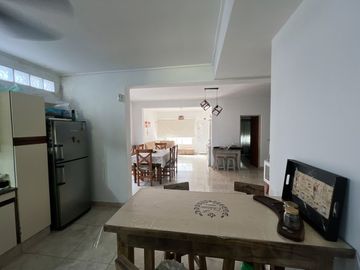 venta casa 4 ambientes con jardin  y cochera