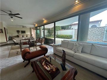 Bellisima Casa en Venta de 4 Habitaciones. Altos de Riomar