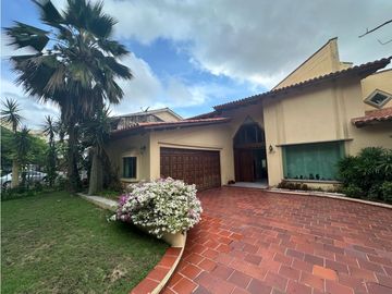 Bellisima Casa en Venta de 4 Habitaciones. Altos de Riomar