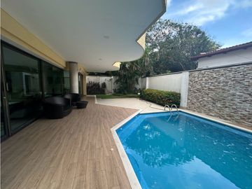 Bellisima Casa en Venta de 4 Habitaciones. Altos de Riomar