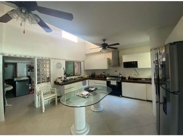 Bellisima Casa en Venta de 4 Habitaciones. Altos de Riomar