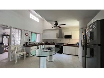 Bellisima Casa en Venta de 4 Habitaciones. Altos de Riomar