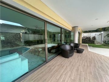 Bellisima Casa en Venta de 4 Habitaciones. Altos de Riomar