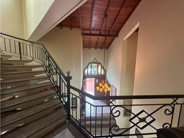 Bellisima Casa en Venta de 4 Habitaciones. Altos de Riomar