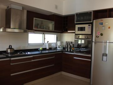 Venta , Alquiler Temporario. Casa  sobre el golf en  Golfers c.c