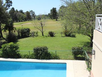 Venta , Alquiler Temporario. Casa  sobre el golf en  Golfers c.c