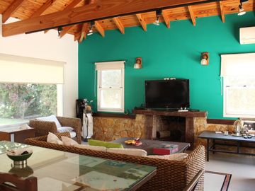 Venta , Alquiler Temporario. Casa  sobre el golf en  Golfers c.c