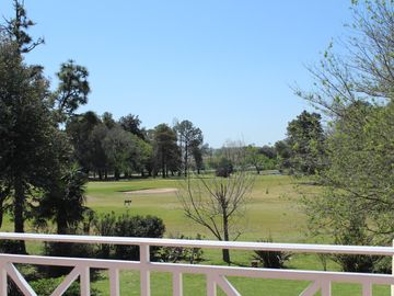 Venta , Alquiler Temporario. Casa  sobre el golf en  Golfers c.c