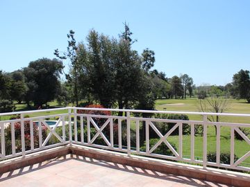 Venta , Alquiler Temporario. Casa  sobre el golf en  Golfers c.c