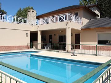 Venta , Alquiler Temporario. Casa  sobre el golf en  Golfers c.c