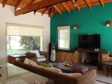 Venta , Alquiler Temporario. Casa  sobre el golf en  Golfers c.c