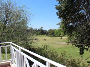 Venta , Alquiler Temporario. Casa  sobre el golf en  Golfers c.c
