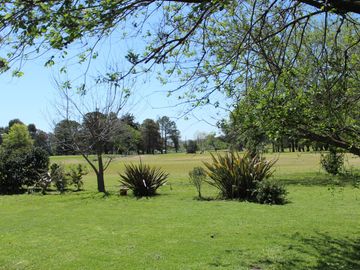 Venta , Alquiler Temporario. Casa  sobre el golf en  Golfers c.c
