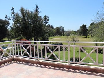 Venta , Alquiler Temporario. Casa  sobre el golf en  Golfers c.c