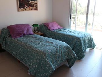 Venta , Alquiler Temporario. Casa  sobre el golf en  Golfers c.c