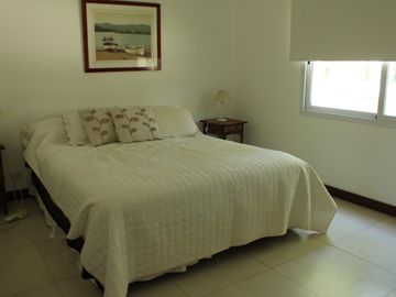 Venta , Alquiler Temporario. Casa  sobre el golf en  Golfers c.c