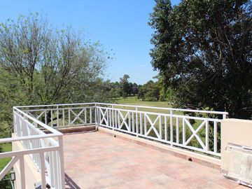 Venta , Alquiler Temporario. Casa  sobre el golf en  Golfers c.c