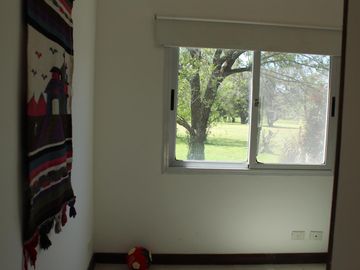 Venta , Alquiler Temporario. Casa  sobre el golf en  Golfers c.c