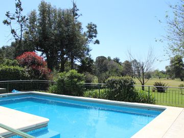 Venta , Alquiler Temporario. Casa  sobre el golf en  Golfers c.c
