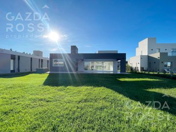 venta de Casa a estrenar en  barrio Santa Ines, Canning