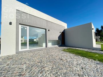 venta de Casa a estrenar en  barrio Santa Ines, Canning