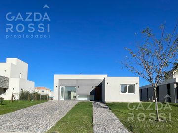 venta de Casa a estrenar en  barrio Santa Ines, Canning