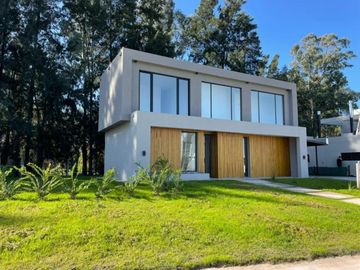 Moderna  Casa a la venta  4 Amb - Barrio Privado Lares De Canning  a estrenar!!