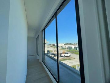 Moderna  Casa a la venta  4 Amb - Barrio Privado Lares De Canning  a estrenar!!