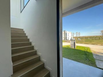 Moderna  Casa a la venta  4 Amb - Barrio Privado Lares De Canning  a estrenar!!