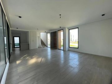 Moderna  Casa a la venta  4 Amb - Barrio Privado Lares De Canning  a estrenar!!