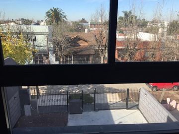 VENTA - PH - Moron Sur-LUMINOSO-A ESTRENAR-TERRAZA-PARRILLA