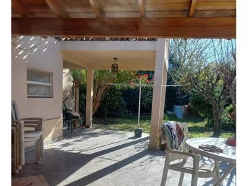 Casa en Venta - 2 Dormitorios 1 Baño Cochera - 300 mts2 - Almirante Brown,Buenos Aires