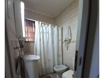 Casa en Venta - 2 Dormitorios 1 Baño Cochera - 300 mts2 - Almirante Brown,Buenos Aires