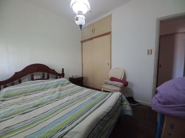 Casa en Venta - 2 Dormitorios 1 Baño Cochera - 300 mts2 - Almirante Brown,Buenos Aires