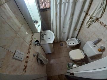 Casa en Venta - 2 Dormitorios 1 Baño Cochera - 300 mts2 - Almirante Brown,Buenos Aires