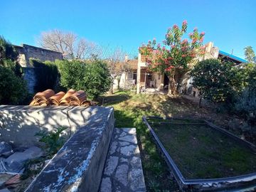 Casa en Venta - 2 Dormitorios 1 Baño Cochera - 300 mts2 - Almirante Brown,Buenos Aires