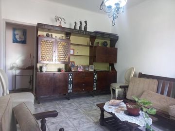 Casa en Venta - 2 Dormitorios 1 Baño Cochera - 300 mts2 - Almirante Brown,Buenos Aires