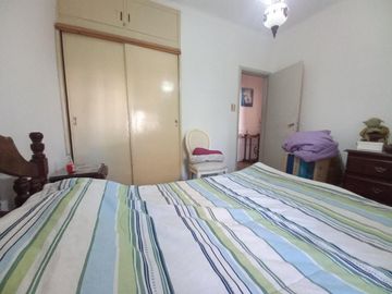 Casa en Venta - 2 Dormitorios 1 Baño Cochera - 300 mts2 - Almirante Brown,Buenos Aires