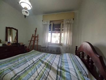 Casa en Venta - 2 Dormitorios 1 Baño Cochera - 300 mts2 - Almirante Brown,Buenos Aires